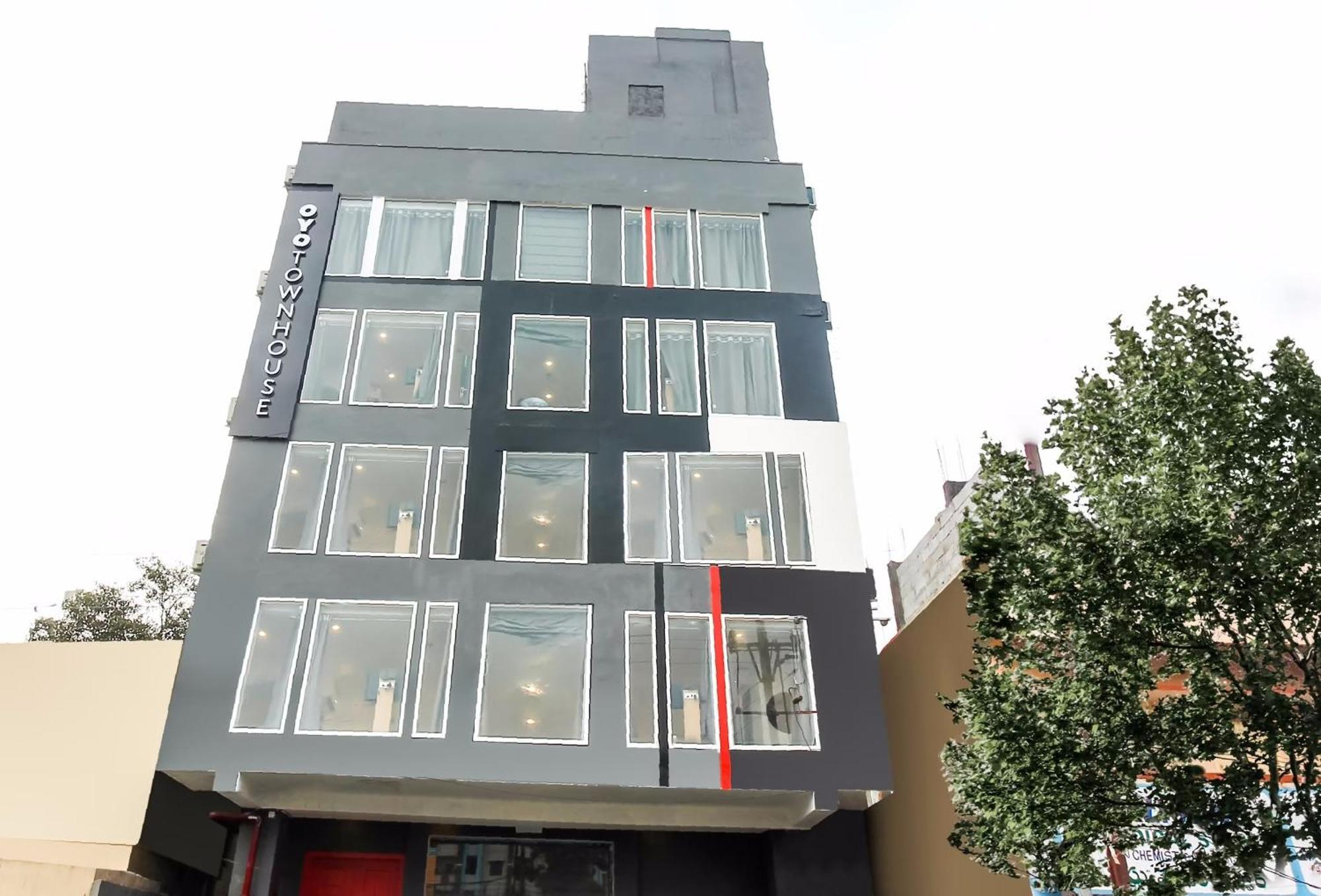 Townhouse De Alphabet Hotel Hyderabad Exterior photo