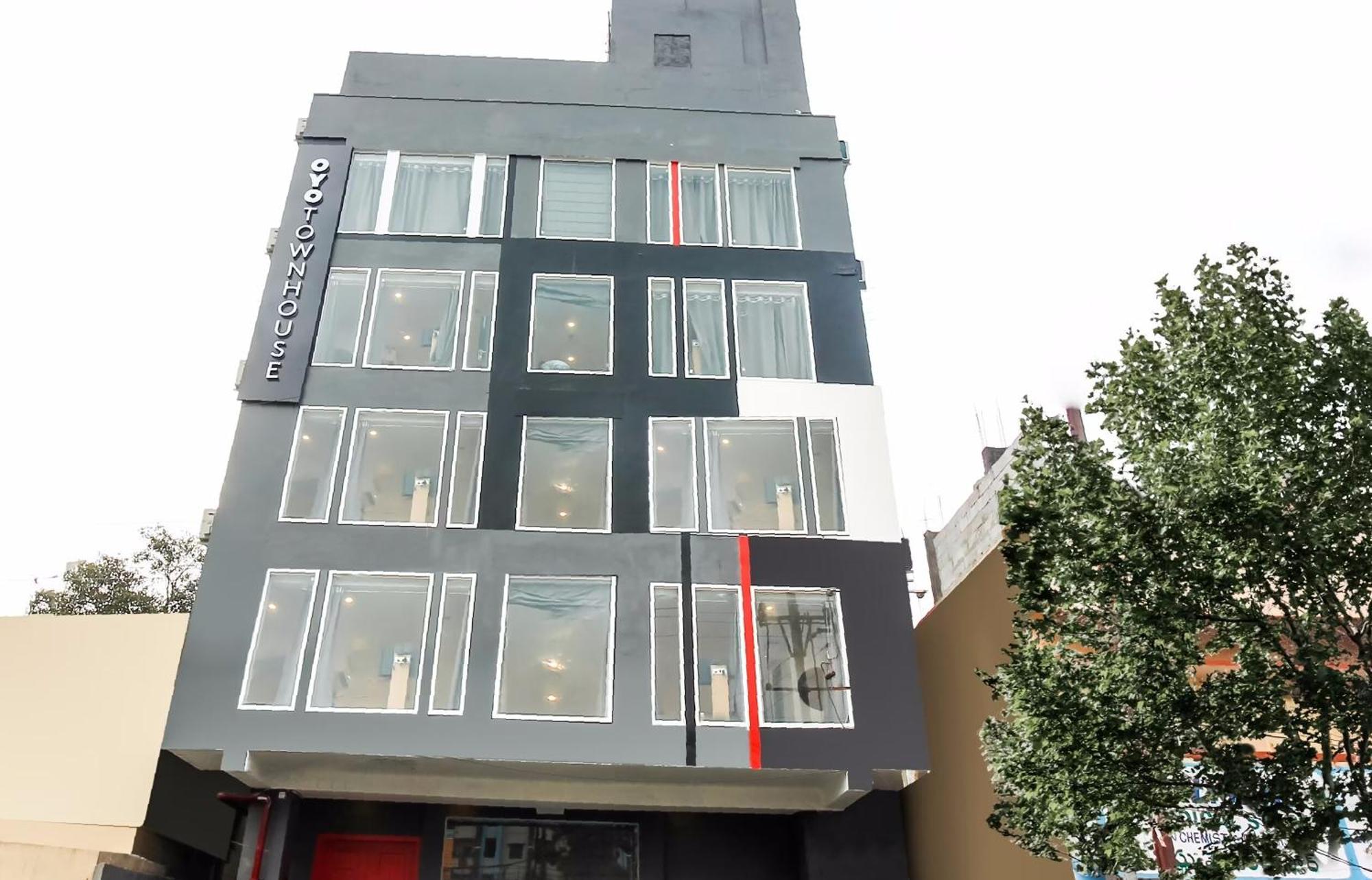 Townhouse De Alphabet Hotel Hyderabad Exterior photo